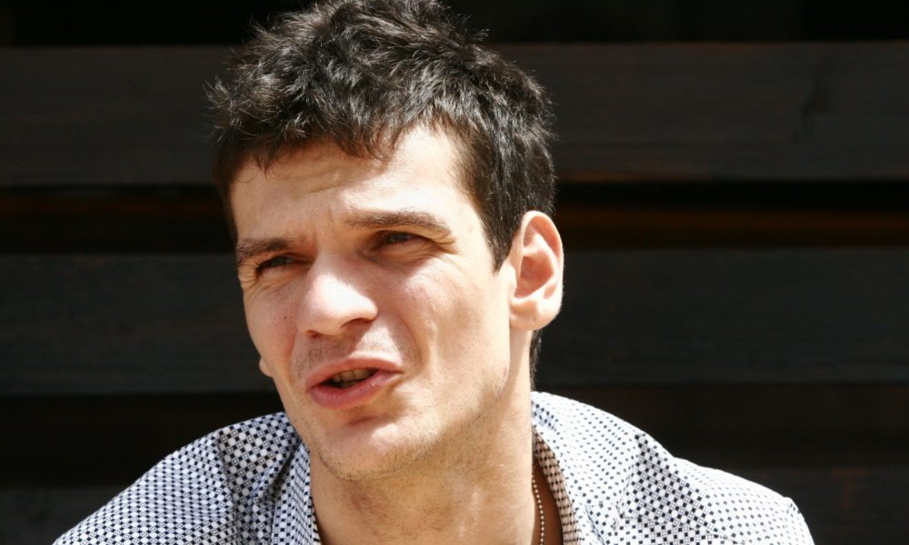 ”Tudor Chirilă, băi gâgă, eşti praf”