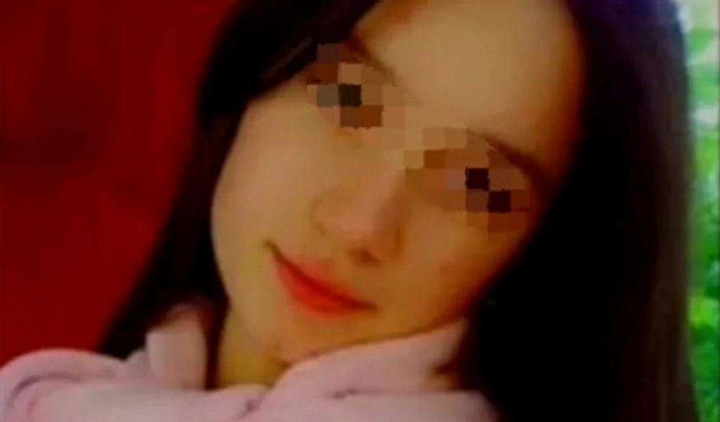 Filmul crimei din Bacău: frații tinerei de 18 ani, ucise în propria casă, au asistat la scenele terifiante. De ce a atacat-o vecinul