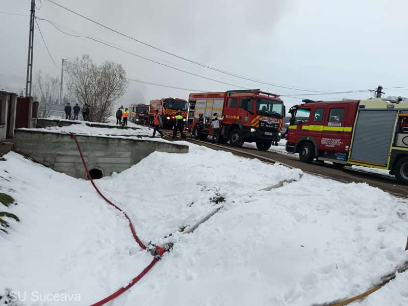 Incendiu la Volovăț. Șase echipaje de pompieri s-au luptat cu flăcările care au cuprins o casă