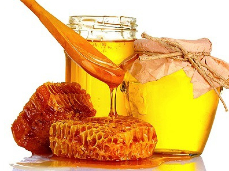 7 beneficii ale consumului de miere cu apă caldă / Delicioasă și foarte sănătoasă, această băutură îți crește imunitatea și te ajută să slăbești