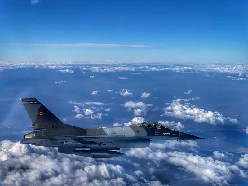 Aeronave de tip F-16 Fighting Falcon şi MiG-21 LanceR din cadrul Forțelor Aeriene Române au executat misiuni reale de poliție aeriană
