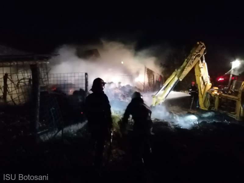 Incendiu la Botoșani. A ars un depozit de furaje de la Vorniceni
