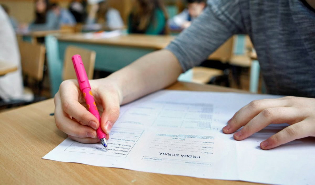 Evaluarea naţională pentru clasa a VI-a se amână din nou