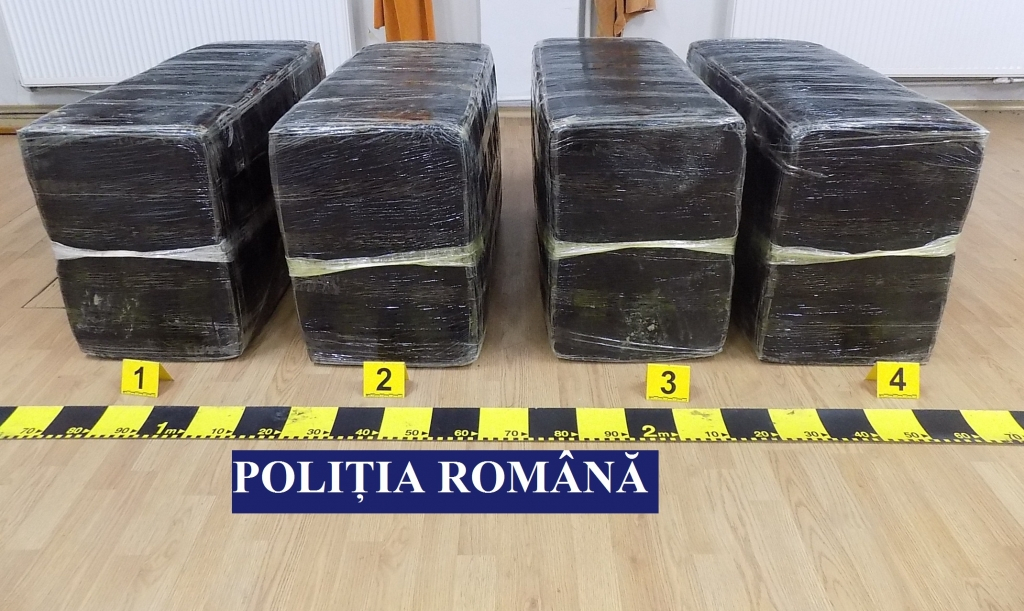Bărbați reținuți pentru contrabandă 