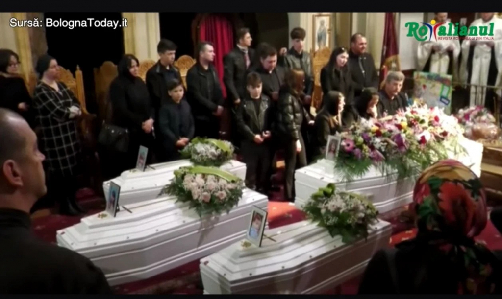Au fost înmormântaţi mama şi cei trei copii români morţi la Bologna, într-un incendiu. „Momente grele, de durere şi rugăciune“