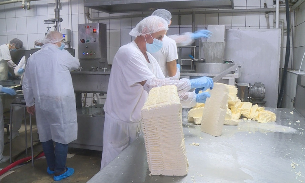 Incident extrem la fabrica de lactate Ibănești: Trei bărbați în stop cardiac, după ce au căzut într-un bazin de decantare a unei fabrici de cașcaval