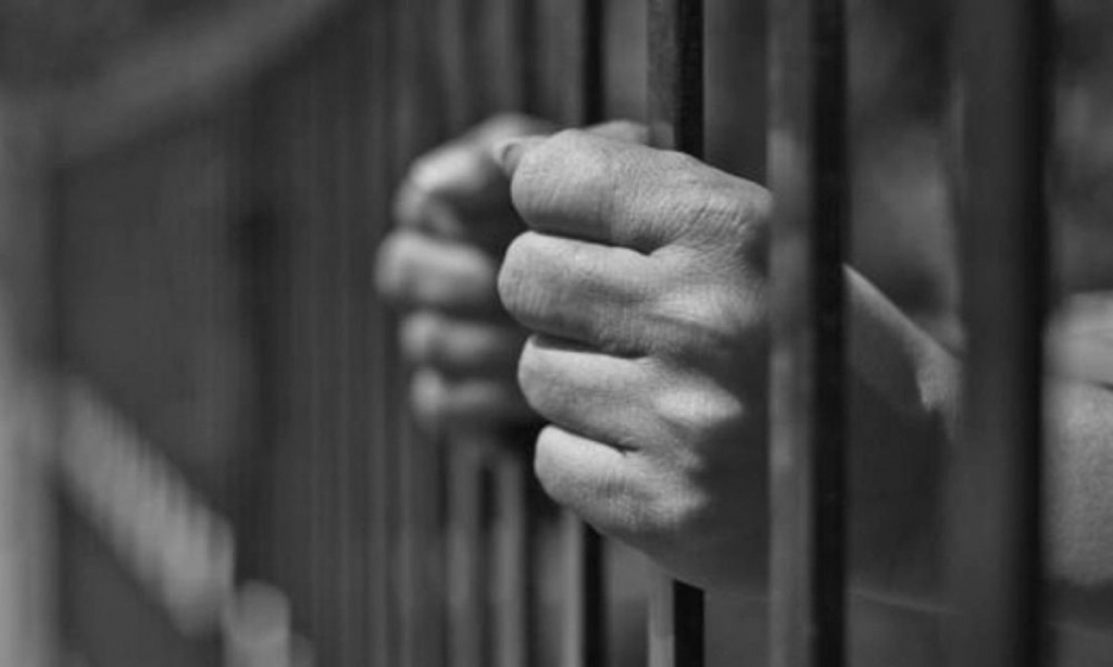 Obsesie bolnavă. Ieşean arestat a patra oară, după ce a încercat să violeze aceeaşi femeie timp de 17 ani