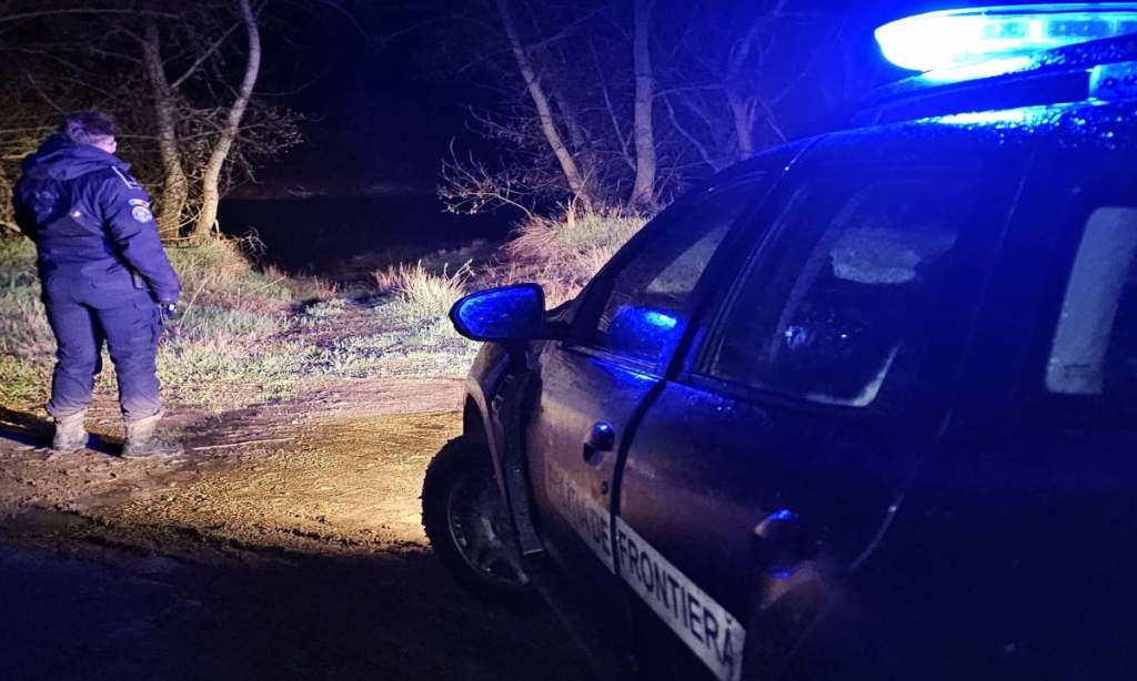 Un camerunez s-a aruncat în Prut, dar tot n-a scăpat de polițiștii care trăgeau cu pistoalele