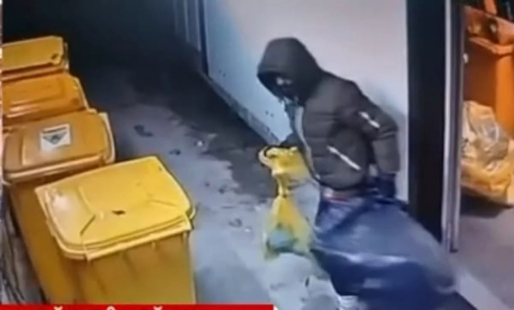 A fost prins bărbatul care a furat trei picioare amputate. A crezut că fură saci cu PET-uri, ca să le recicleze