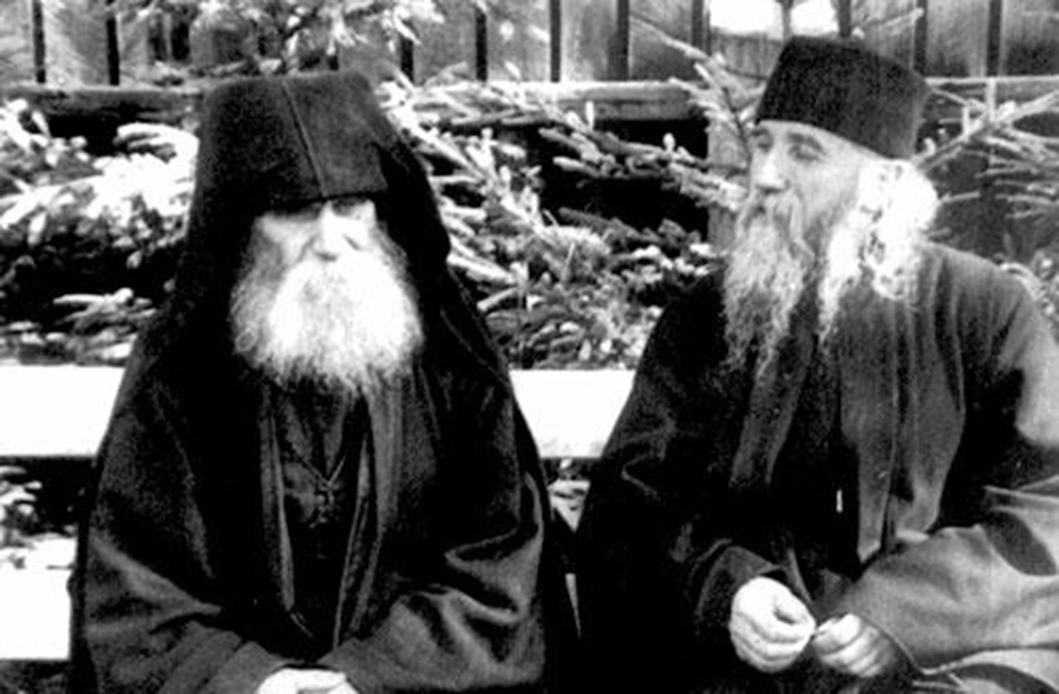 Părinții Paisie și Cleopa, preoți de la Mânăstirea Sihăstria, canonizați de Sfântul Sinod