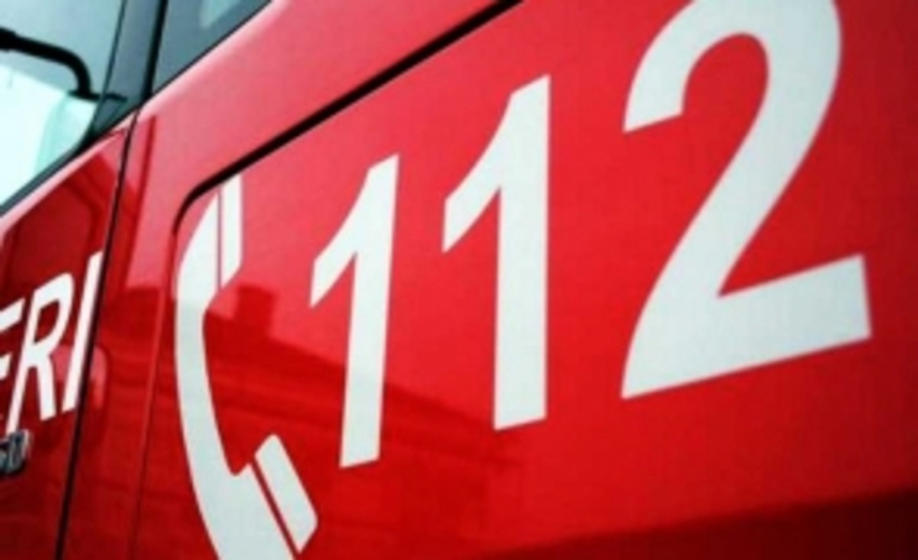 Un microbuz în care se aflau 12 copii, implicat într-un accident în județul Neamț