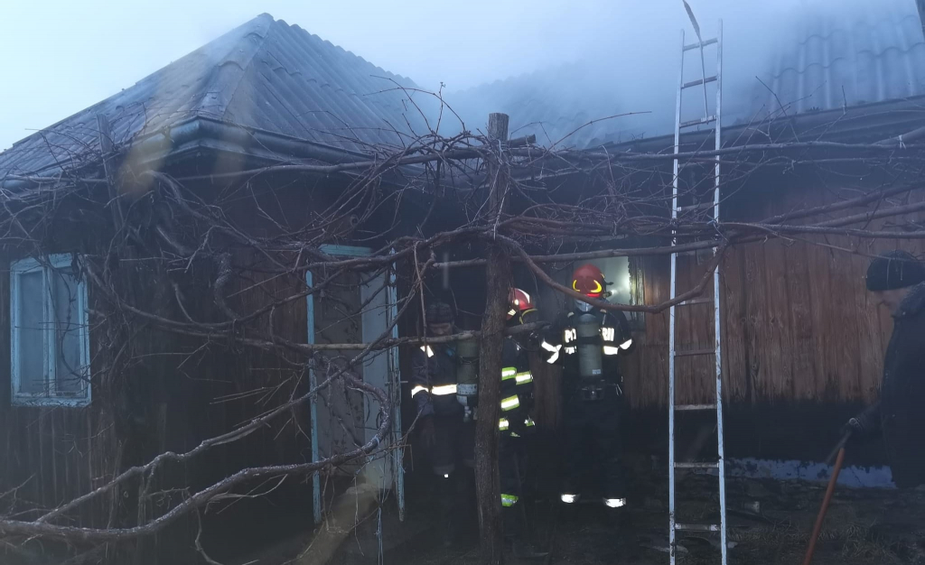 Un bărbat în vârstă de 61 de ani, din localitatea Vorona, și-a pierdut viața în urma unui incendiu produs în camera unde locuia