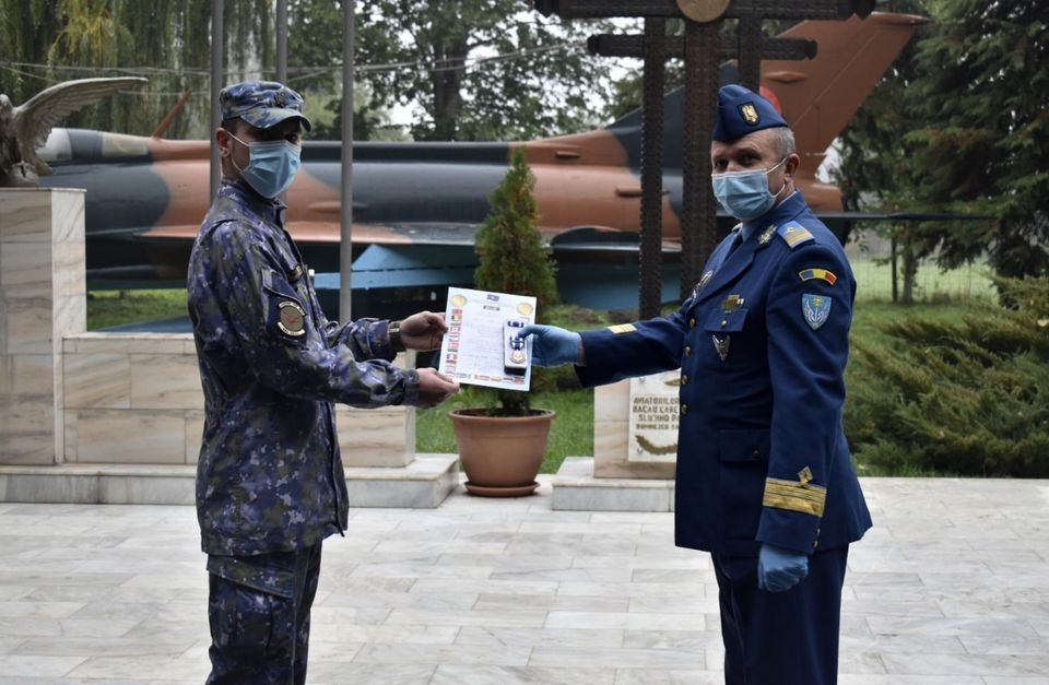 Militarii din Bacău, decorați de NATO