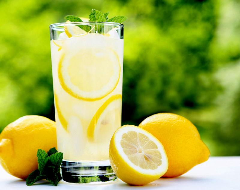 Limonada – regina neîncoronată a verii. Ce beau ieșenii când soarele topește orașul