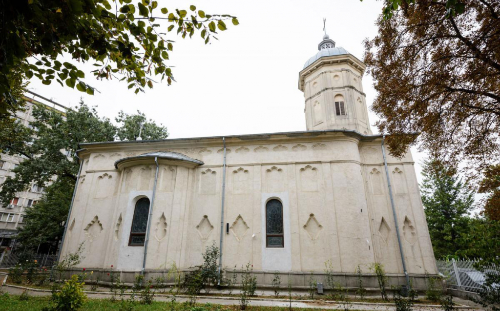 Cel de Sus l-a avertizat, dar hoţul tot a intrat în biserică, la furat