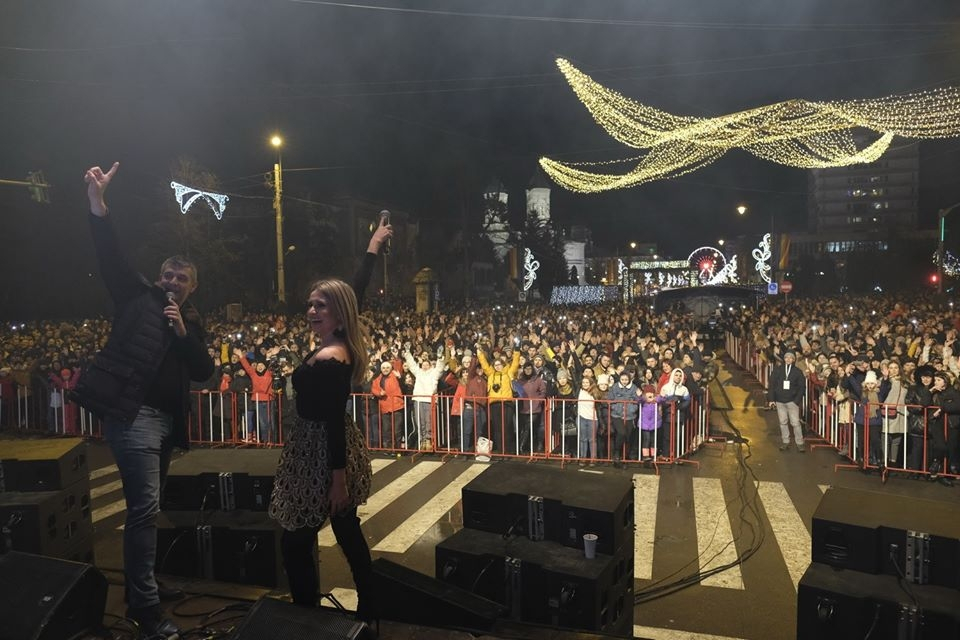 Focul de artificii, cel mai apreciat moment al Revelionului din faţa Palatului Culturii