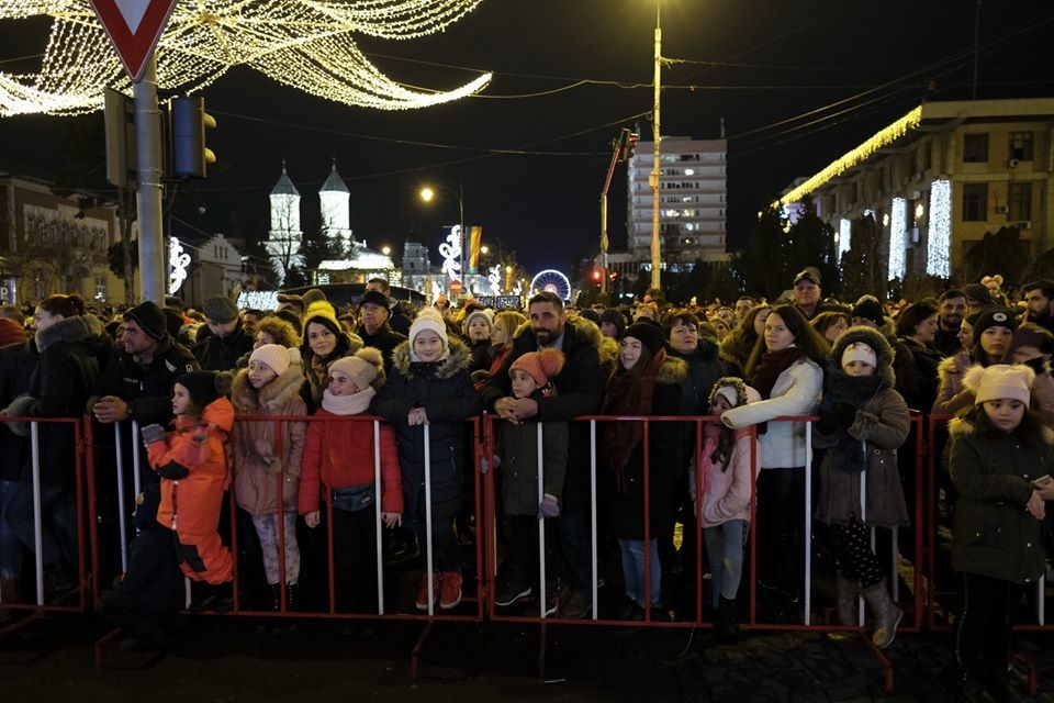 Focul de artificii, cel mai apreciat moment al Revelionului din faţa Palatului Culturii