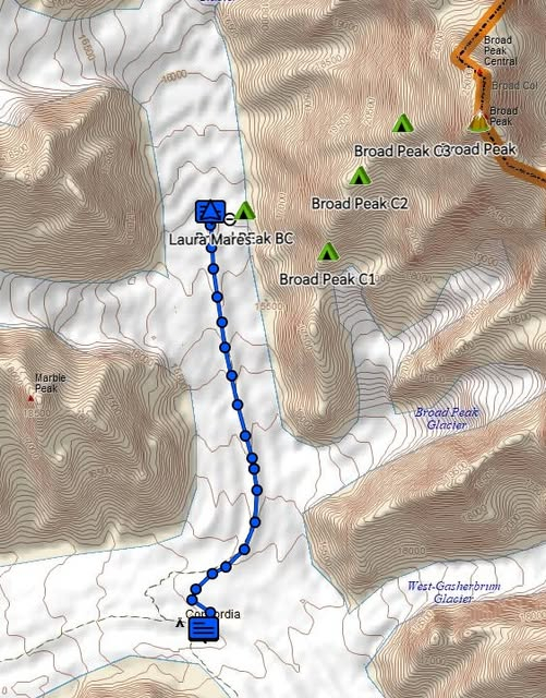 Oftalmologul ieșean Laura Mareș se apropie de optimiarul Broad Peak, din Pakistan