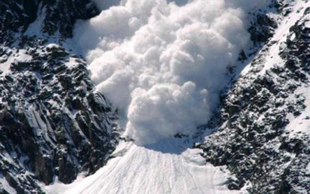   Risc foarte mare de avalanşă în Munţii Făgăraş