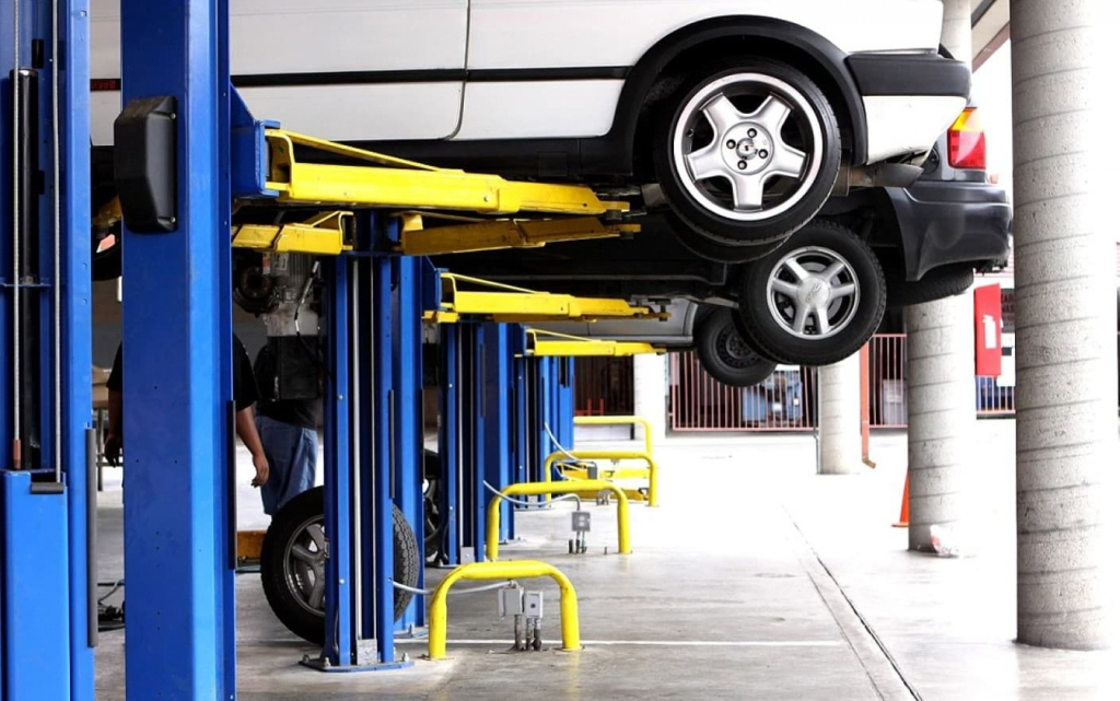De ce să investești într-un elevator auto profesional?