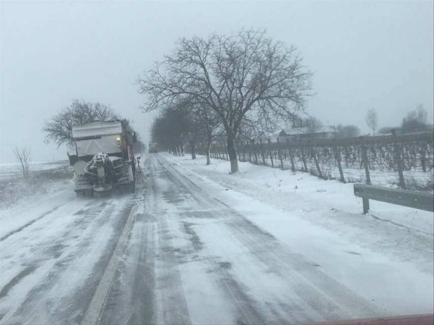 Drum din Botoșani, blocat de viscol