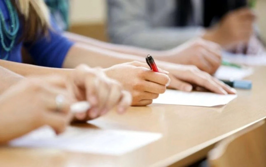 Rezultate mediocre la simularea Evaluării Naţionale. Nicio medie de 10 la Neamţ