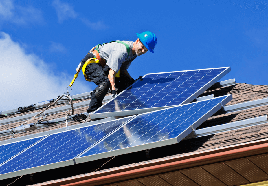  Jumătate dintre băcăuani care au cerut bani pentru panouri fotovoltaice au fost respinși