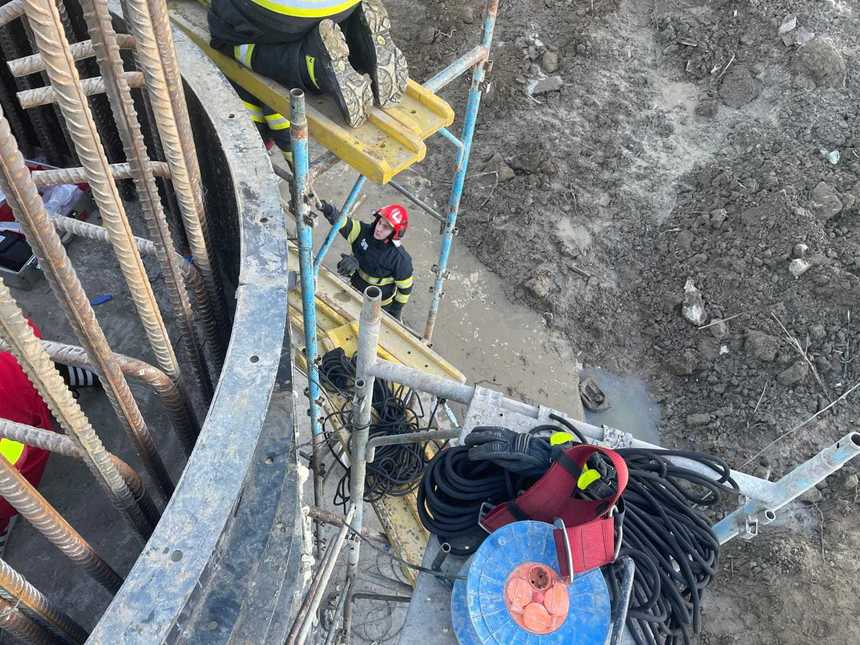 Un bărbat a murit în timp ce muncea la un pod din Neamț