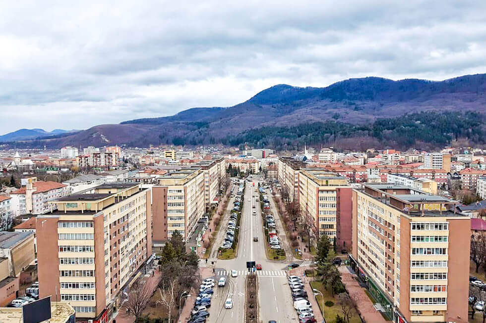Valiză suspectă găsită într-o intersecție din Piatra Neamț