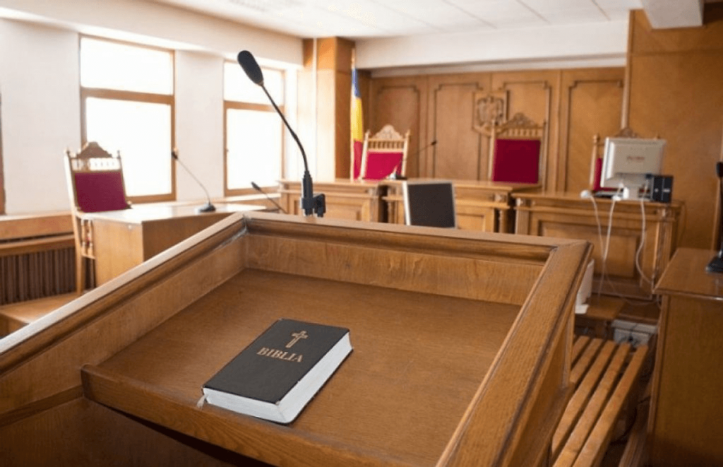 Magistraţii au tergiversat lucrurile până n-a mai fost nevoie să judece solicitările deţinutului