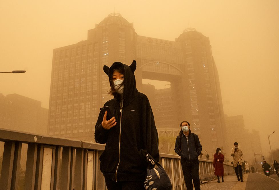 FOTO/VIDEO - Beijingul, afectat de o furtună de nisip. Este a doua din ultimele două săptămâni