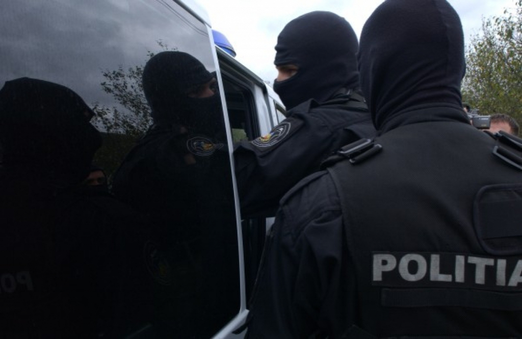 Percheziții la 15 contrabandiști din Botoșani