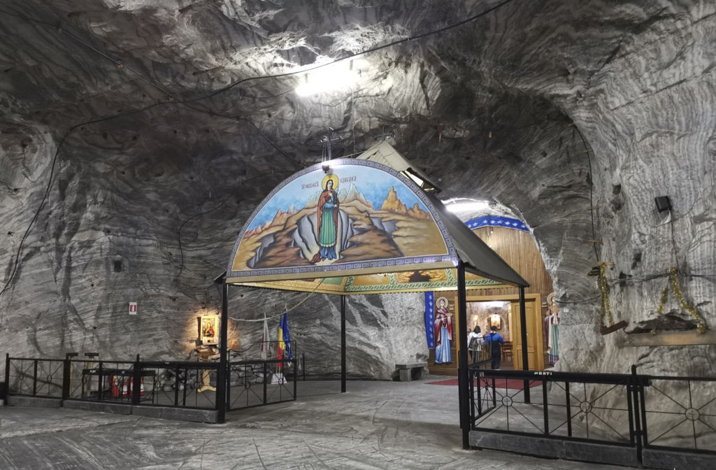 Biserica „Sfânta Varvara” din Mina Trotuș, un templu săpat în sare