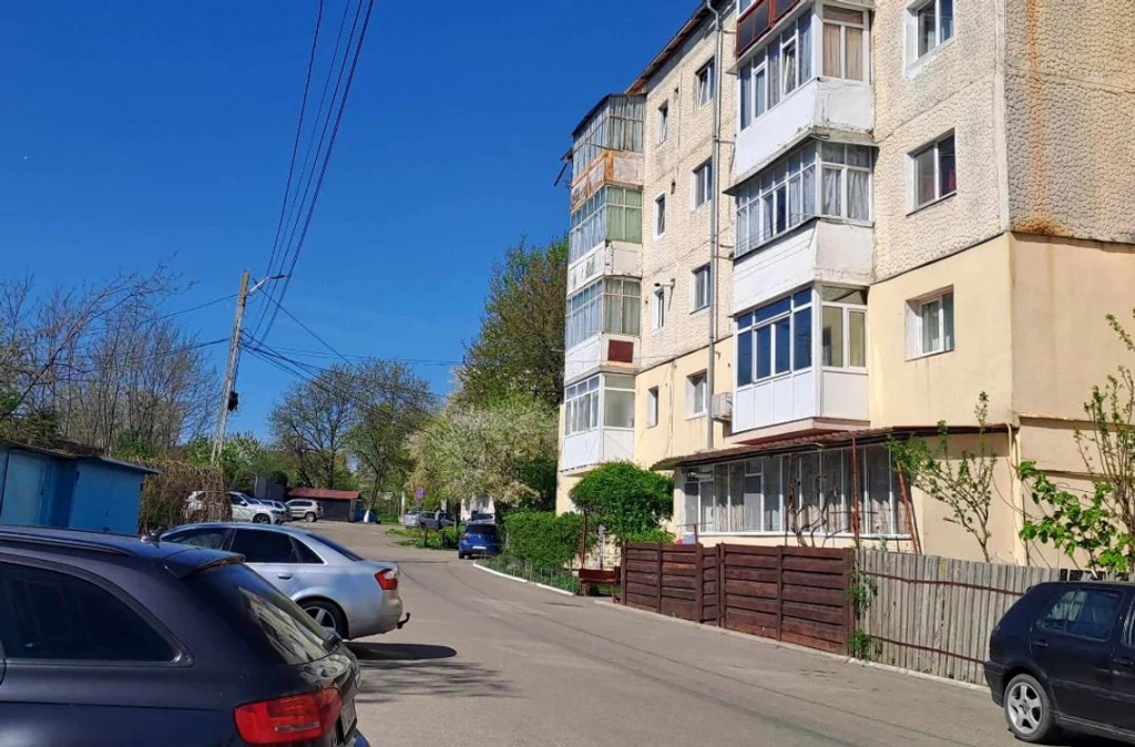 Șocul unei femei care și-a descoperit prin vizor soțul spânzurat în faţa uşii de la apartament. Ce se întâmplase înainte