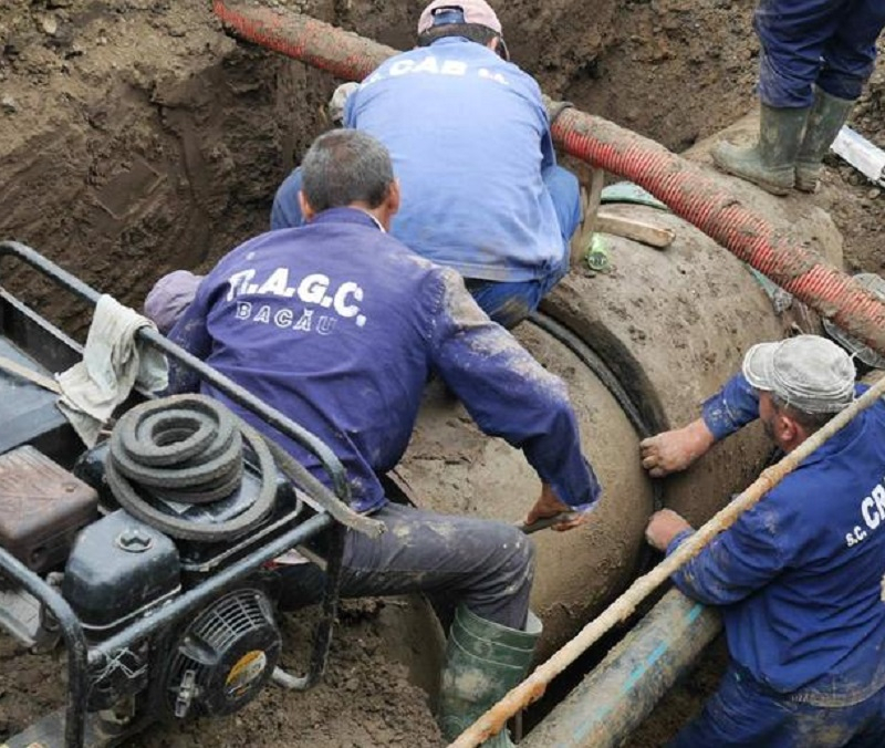 Jumătate din pierderile de apă din Bacău sunt cauzate de rețelele uzate