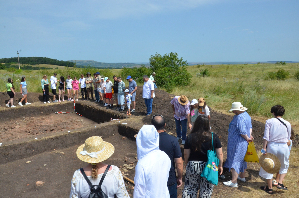 Vestigii vechi de 6.000 de ani, scoase la lumină la Cucuteni