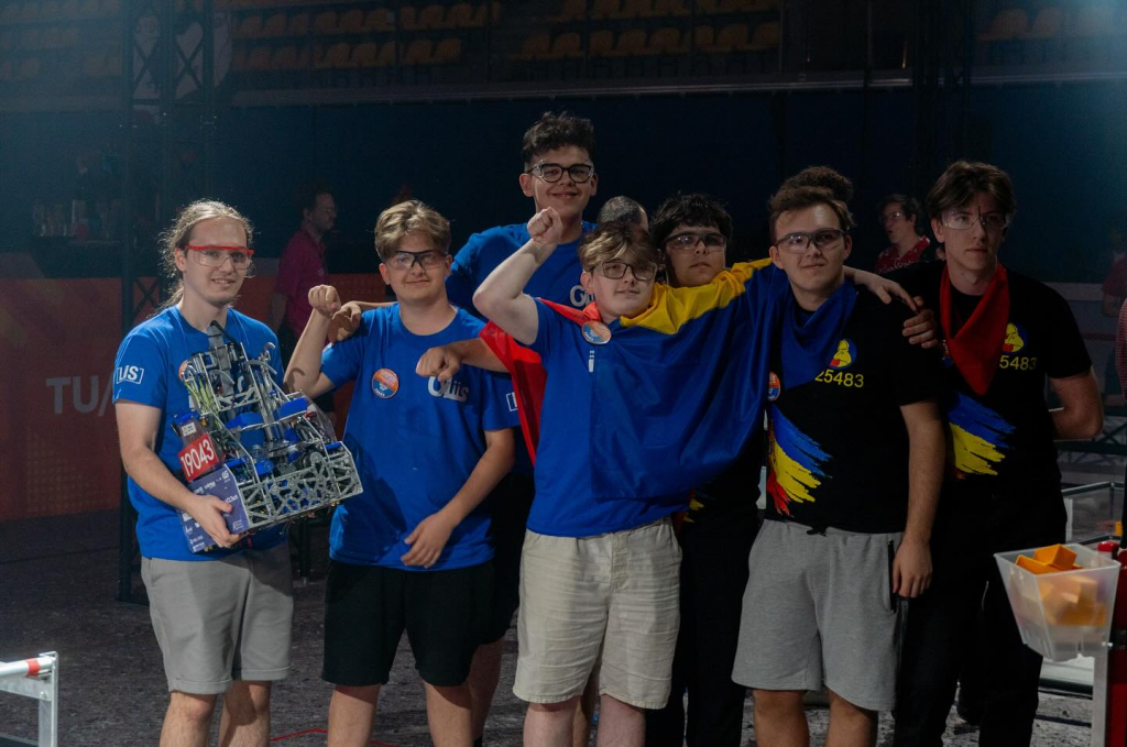 O nouă performanţă excepţională pentru România şi Iaşi. CyLiis - vicecampioni europeni la robotică