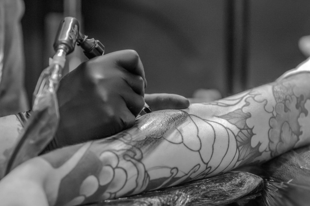Alege o crema de tatuaj din gama de cosmetice CBD! Iata de ce!