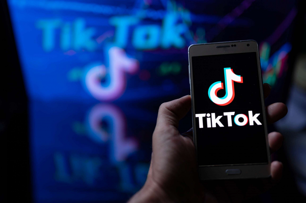 Triburi digitale și totemuri virtuale. Cum se nasc ierarhiile sociale ale elevilor din Iași pe Instagram și TikTok