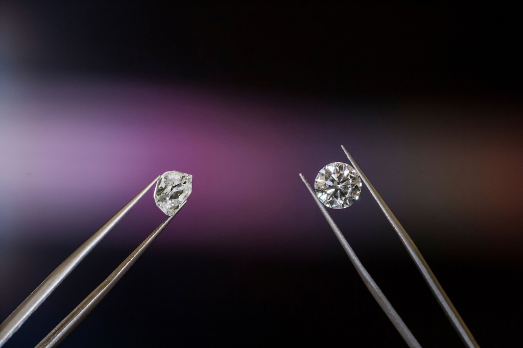 Diamante artificiale versus diamante naturale