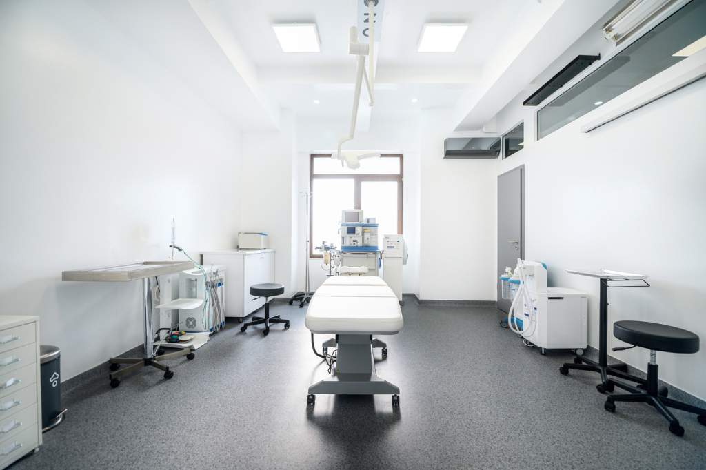 Problemele dentare ale copiilor pot fi tratate fără stres și anxietate la Clinica Ozono din Iași