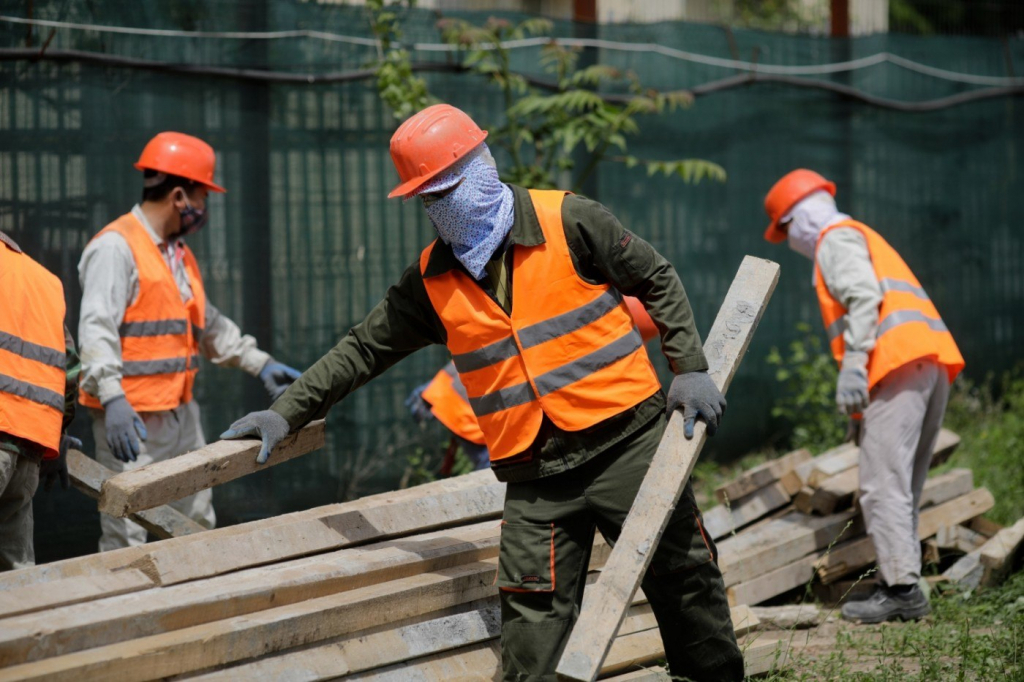 Tot mai mulți străini din spaţiul extracomunitar muncesc în judeţul Vaslui