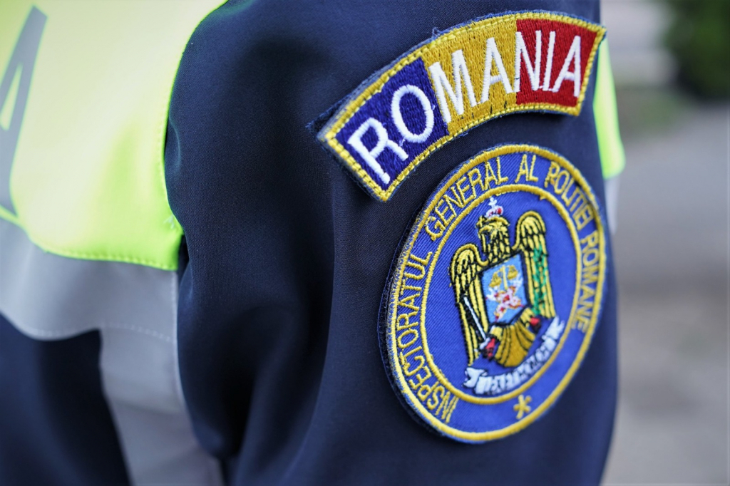 Pedepse cu suspendare, după ce au bătut doi poliţişti