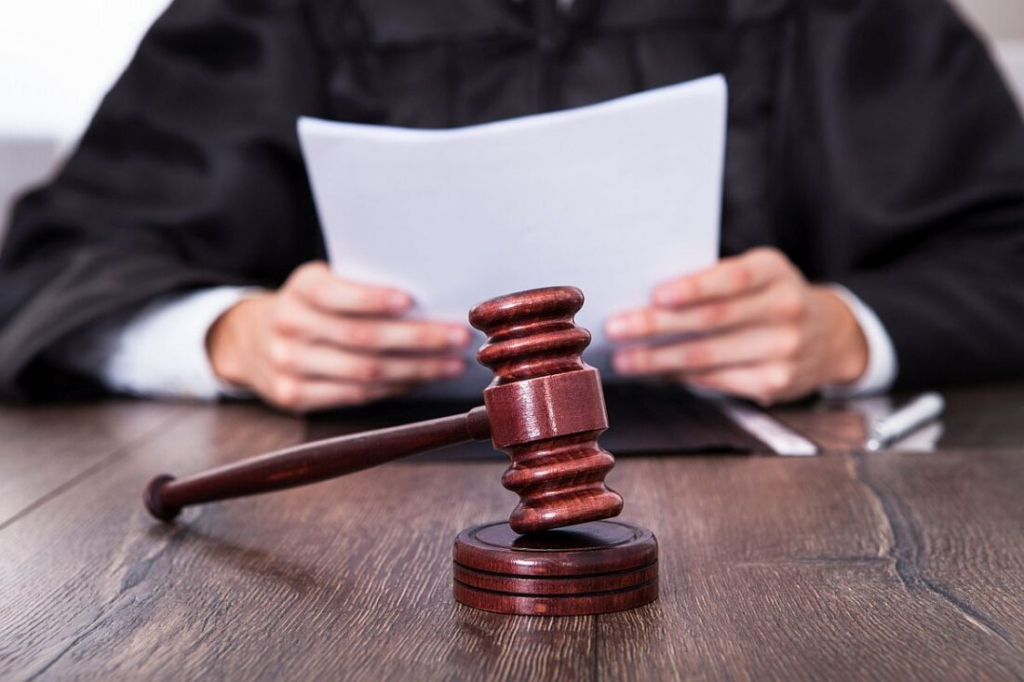 Iertat de nevastă, un ieşean a scăpat şi de dosarul penal