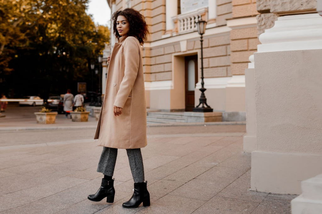 Botine elegante pentru birou: selecția perfectă pentru un look profesional.