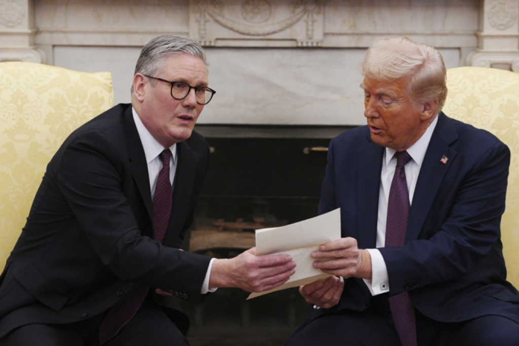 'Ajunge!': motivul pentru care Trump îl întrerupe brutal pe premierul Starmer în timpul unei conferințe de presă