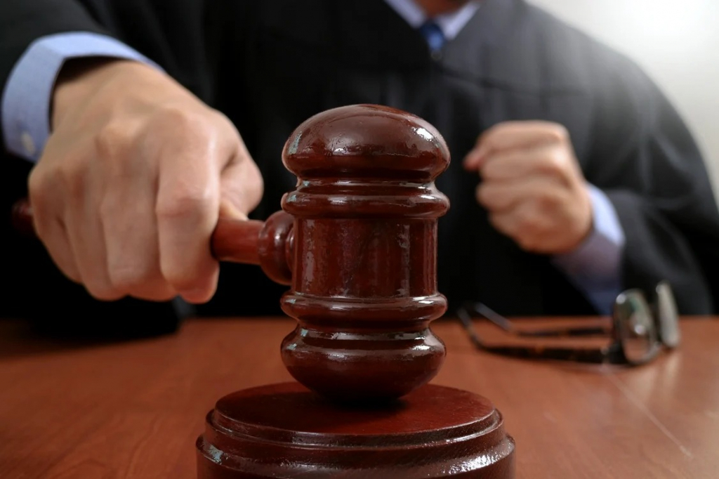 Pedeapsa primită de un preot beat din Vaslui care și-a pus fiul să-i conducă mașina fără permis