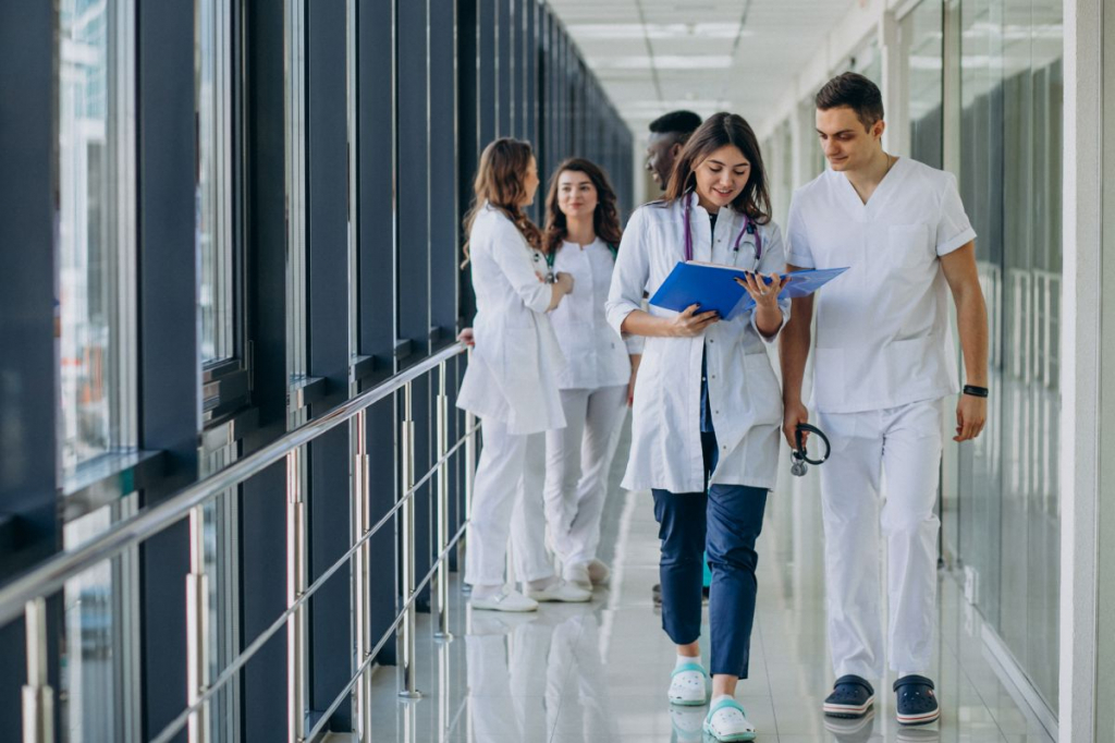 „În Iași sunt de câteva ori mai mulți medici decât media Uniunii Europene”