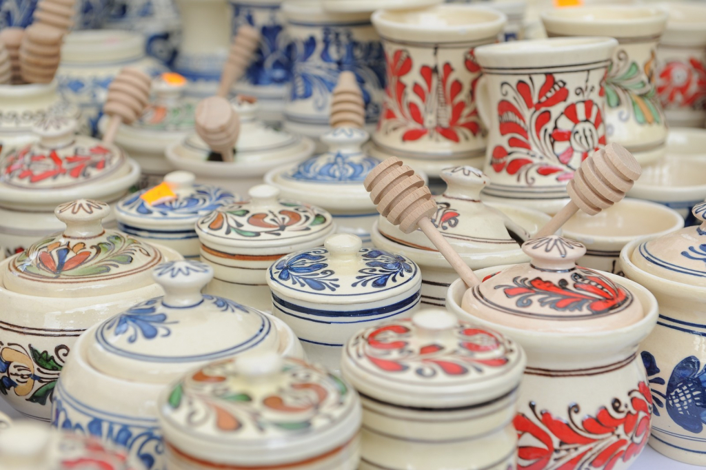 Copoul intră în sărbătoare. Târgul de ceramică tradițională „Cucuteni – 5000” și Festivalul de Fanfare animă Iașul