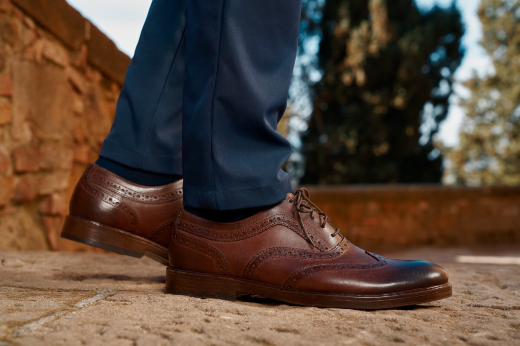 Pantofi bărbaţi - iată pe care trebuie să îi ai pentru ţinute business şi elegante